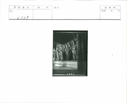 室内雕刻人物雕像艺术.jpg