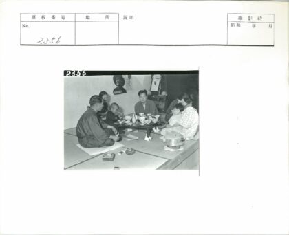 家庭聚餐温馨时光.jpg