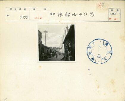 小巷街景行人自行车商店.jpg