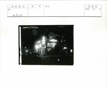 屋顶星光与城市夜景.jpg