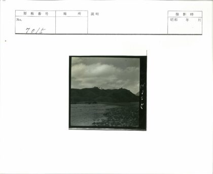 山丘河流牛群风光.jpg