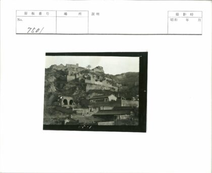 山坡古建砖石建筑群.jpg