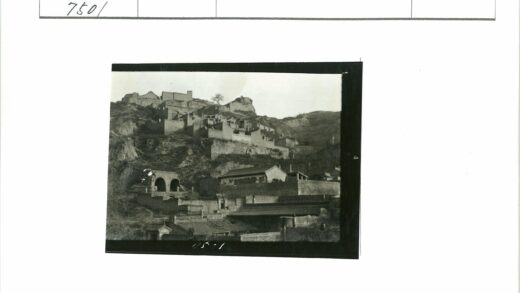山坡古建砖石建筑群.jpg