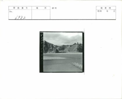 山峦河流与古建遗迹风光.jpg