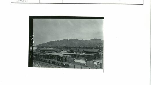 山村小屋与车风光.jpg
