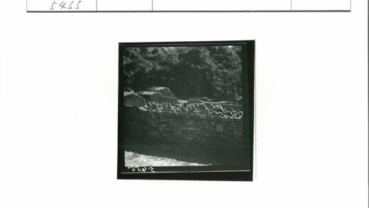 山林石屋老墙风景.jpg