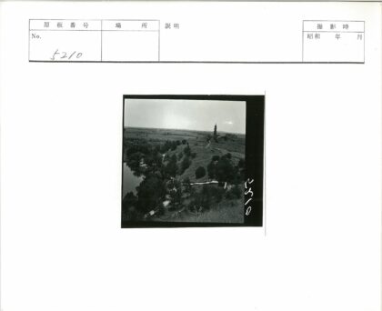 山间宝塔与河流风景.jpg