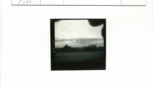 山顶双塔云雾景观.jpg