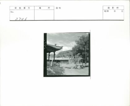 岩石悬崖石屋建筑景观.jpg