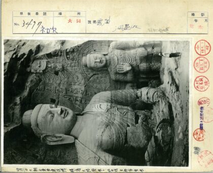 岩石雕刻大型佛像宗教图像.jpg