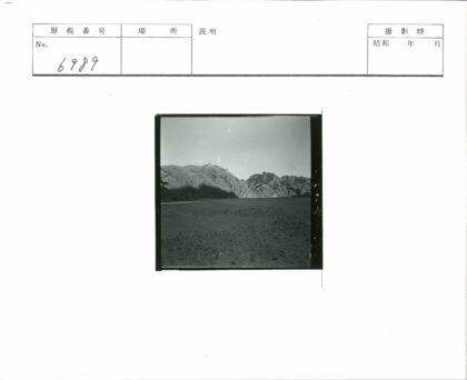 崎岖山丘与岩石地形.jpg
