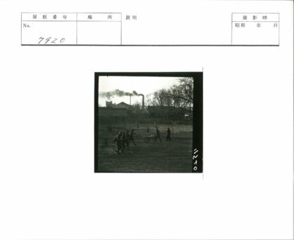 工业区担架救援场景.jpg