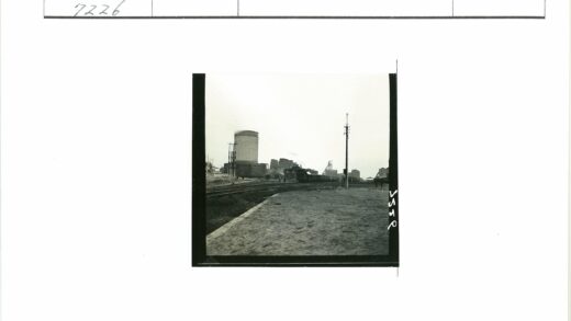 工业区铁路与车厢景观.jpg