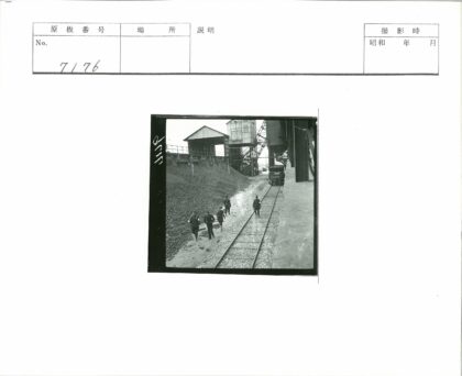 工业区铁路轨道行人纪实.jpg