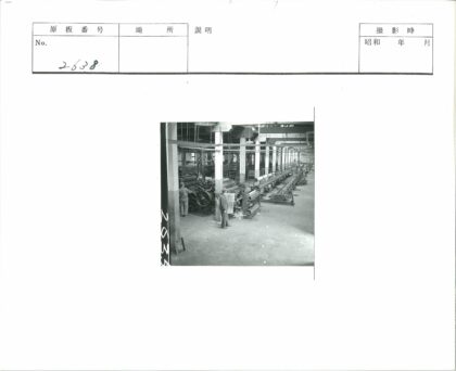 工业厂房设备与管道操作实景.jpg