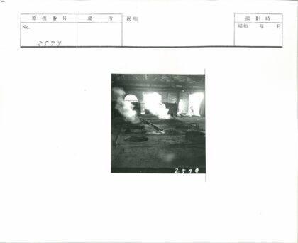 工业室内蒸汽金属容器光影.jpg