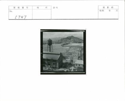 工业建筑与水塔乡村景观.jpg