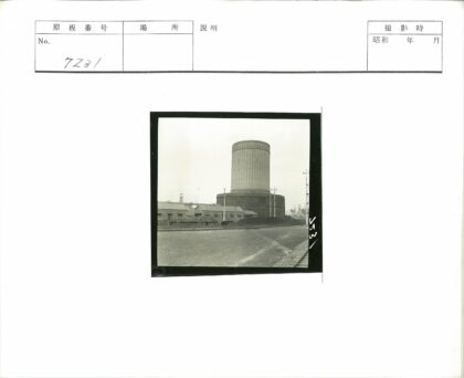 工业建筑与铁轨景观.jpg