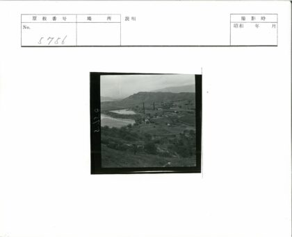 工业综合体鸟瞰青山环绕.jpg
