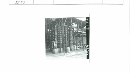 工业设施管道与阀门结构特写.jpg