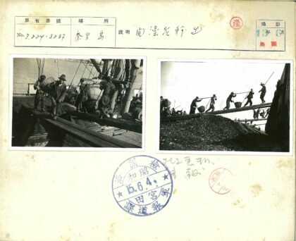 工人扛篮过木桥.jpg