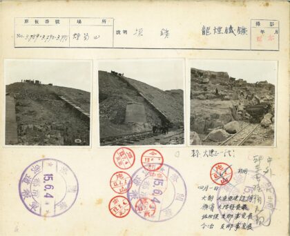 工人铺设山坡轨道运输岩石.jpg