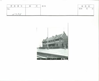 废弃火车站砖砌建筑站台.jpg