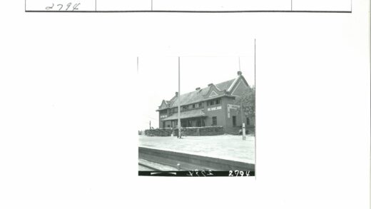 废弃火车站砖砌建筑站台.jpg