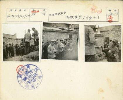 微笑男人递物石建筑背景.jpg