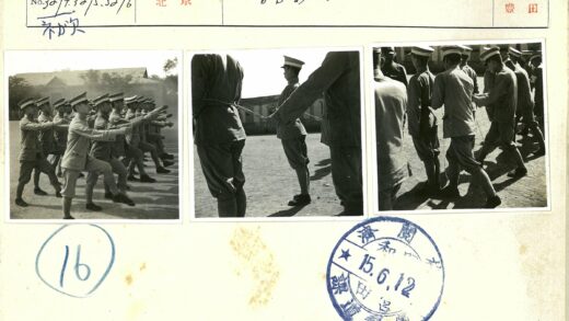 户外制服队伍行进.jpg