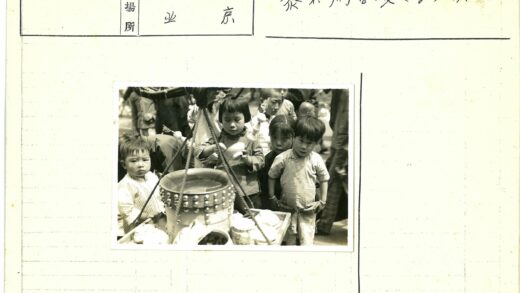户外孩童探索自然瞬间.jpg