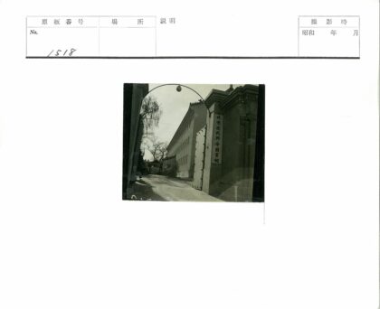 拱门入口与长型建筑景观.jpg