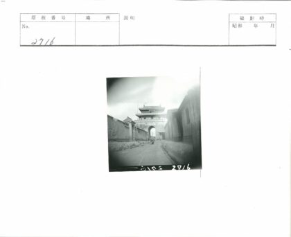 拱门圆窗古街景.jpg