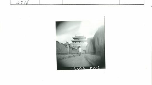 拱门圆窗古街景.jpg