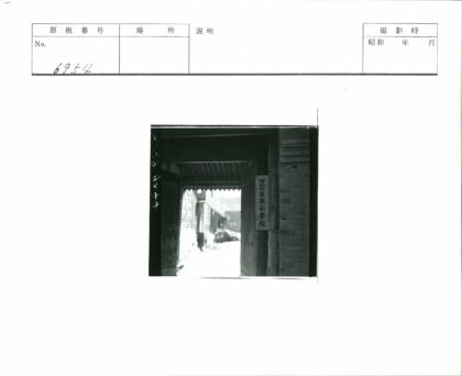 日本古巷阳光马车街景.jpg
