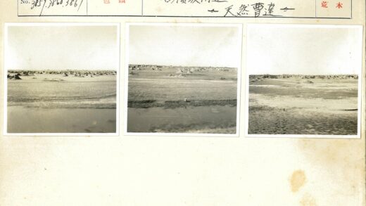 晴朗沙漠与远方岩层景观.jpg