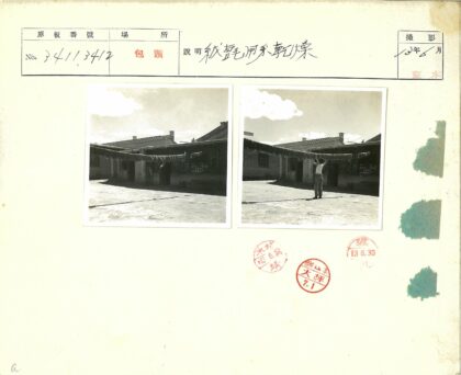 晴空下庭院晾衣质朴建筑背景.jpg