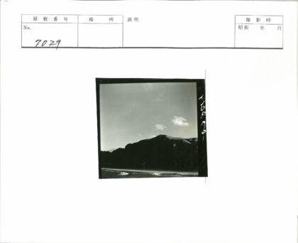 晴空云影山湖静景.jpg