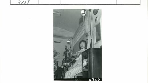 条纹女孩格子桌布室内装饰.jpg