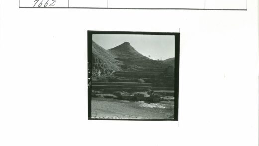 梯田山峦与河岸民居.jpg
