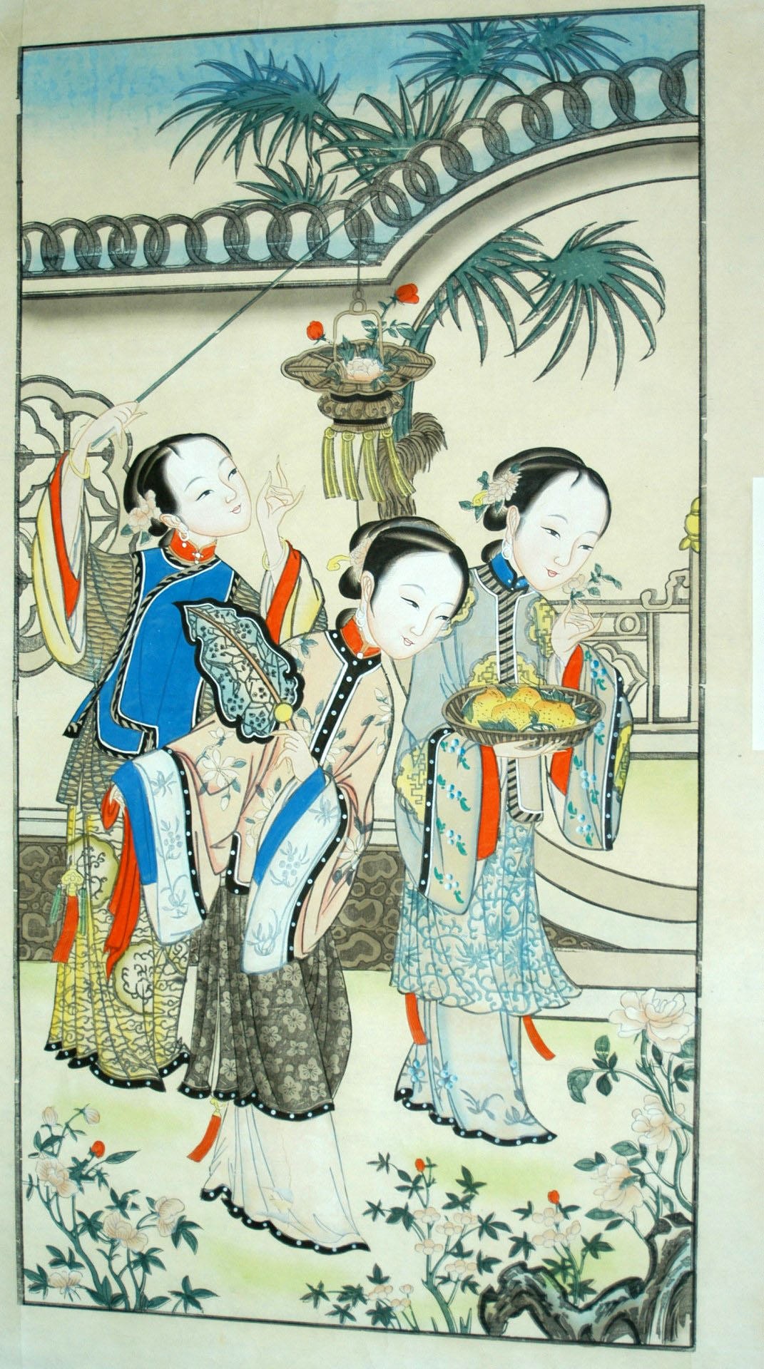 _楊柳青_仕女遊春図_梅花, 髪飾り, 牡丹, 衣服, 菊花, 蔓, 花提灯, 石, 編みかご, 木犀, 団扇, 岩, 美人, 桂花, 葉, 蜜柑, 宮女, 仕女, 侍女, 薔薇, 木, 木蓮