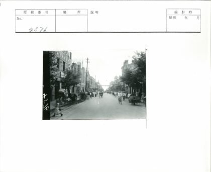 民国时期城市街道繁华景象.jpg