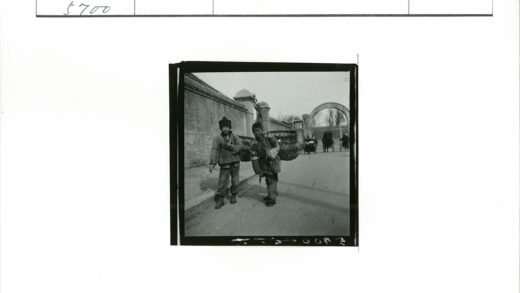 民国街头男孩与黄包车.jpg