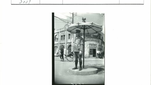 民国街头警察执勤景象.jpg