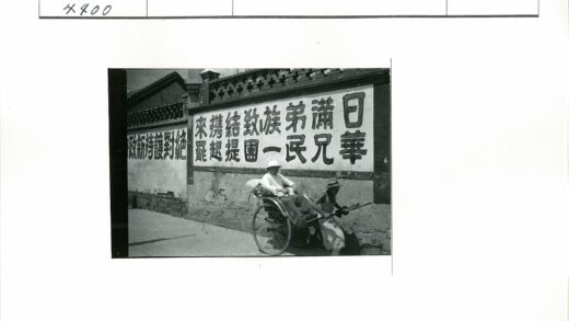 民国黄包车与大字墙场景.jpg