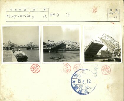水上吊桥与建筑风景.jpg