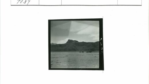 水淹马车与远山风景.jpg