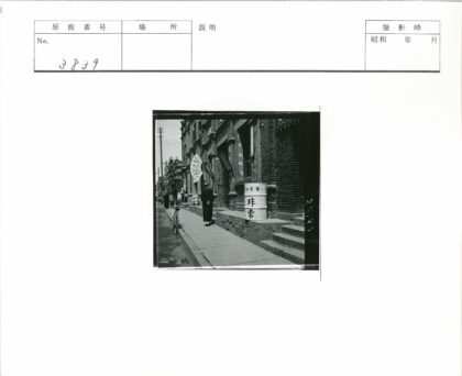 汉字建筑街景人行道自行车.jpg