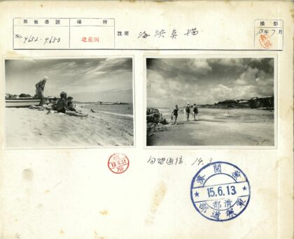 沙滩三人行持毛巾漫步.jpg