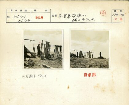 沙滩木桩挂网建筑人像.jpg
